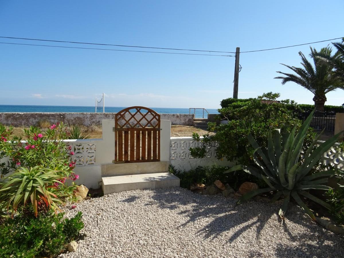 At Seafront With Private Garden-655 Vakantiehuis Dénia