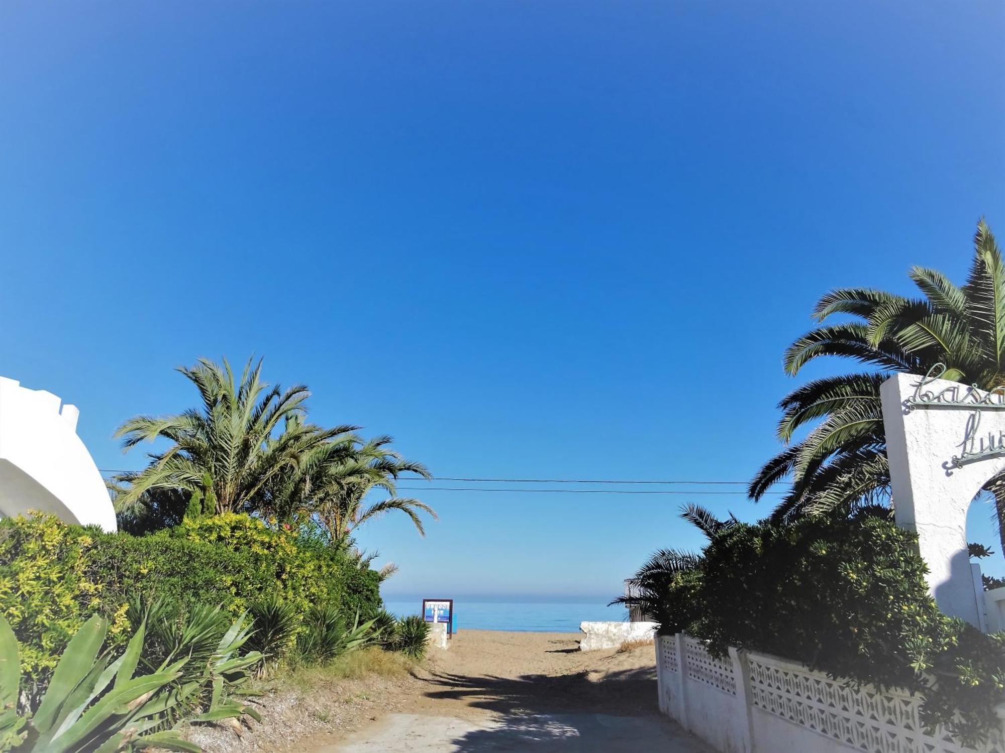 Vakantiehuis At Seafront With Private Garden-655 *